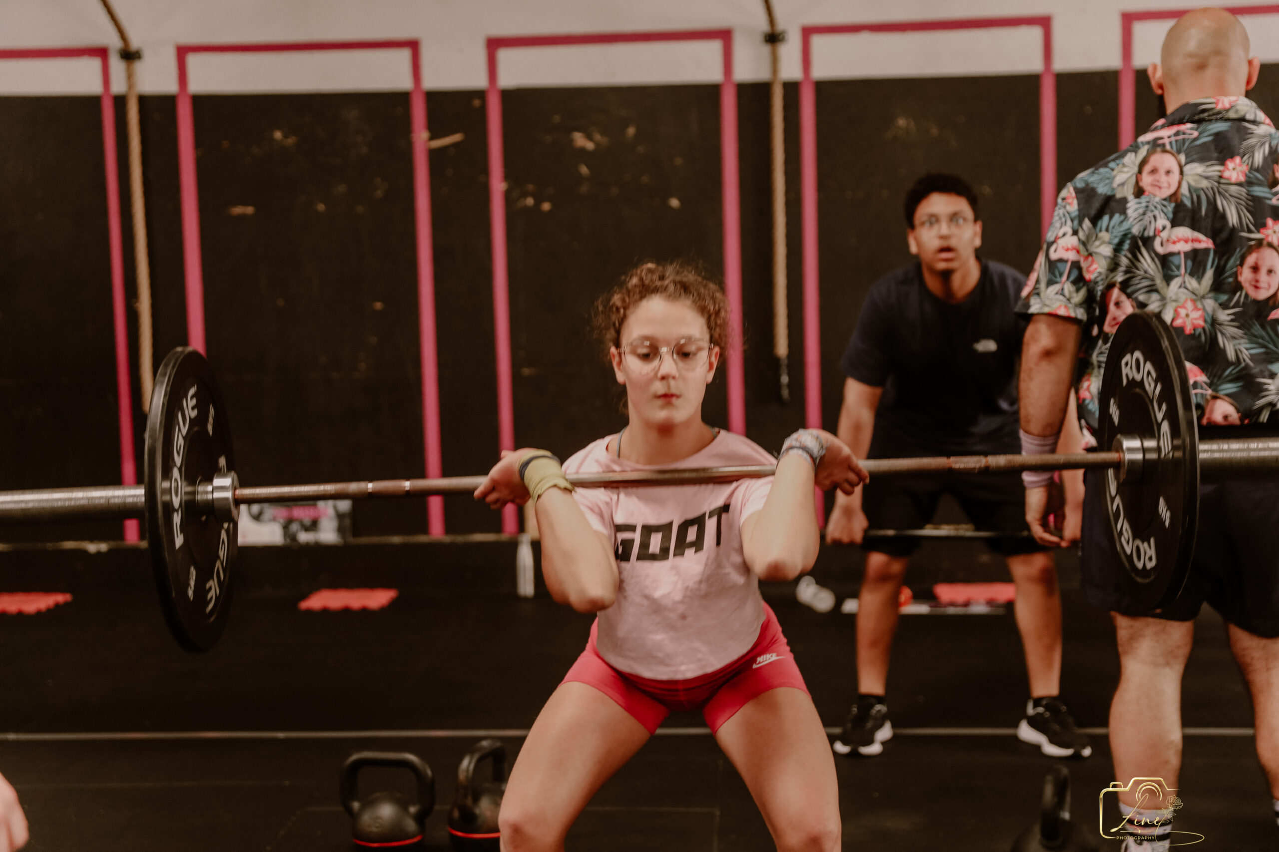 📸 Photographe sport & CrossFit – Drôme | Ardèche | Vaucluse Photographe professionnel spécialisé dans le sport, le CrossFit et les disciplines de haute intensité, je capture vos performances, vos efforts et votre détermination. Que vous soyez un athlète, un coach, une box de CrossFit ou une salle de sport, je vous propose des shootings dynamiques et authentiques, en intérieur comme en extérieur. Basé entre la Drôme, l’Ardèche et le Vaucluse, je me déplace sur tout le secteur pour couvrir vos séances d'entraînement, compétitions, événements sportifs ou pour réaliser des portraits d’athlètes. Mon objectif : valoriser votre image avec des photos puissantes, énergiques et naturelles. ✅ Spécialités : Photographie CrossFit & functional training Shooting sportif individuel ou en groupe Reportage photo en box ou en salle Création de contenu pour réseaux sociaux & communication 📍Interventions à : Valence, Montélimar, Romans-sur-Isère (Drôme) Privas, Aubenas, Annonay (Ardèche) Avignon, Orange, Carpentras, Cavaillon (Vaucluse) 📸 Photographe sport & CrossFit – Drôme | Ardèche | Vaucluse
Photographe professionnel spécialisé dans le sport, le CrossFit et les disciplines de haute intensité, je capture vos performances, vos efforts et votre détermination. Que vous soyez un athlète, un coach, une box de CrossFit ou une salle de sport, je vous propose des shootings dynamiques et authentiques, en intérieur comme en extérieur.
Basé entre la Drôme, l’Ardèche et le Vaucluse, je me déplace sur tout le secteur pour couvrir vos séances d'entraînement, compétitions, événements sportifs ou pour réaliser des portraits d’athlètes. Mon objectif : valoriser votre image avec des photos puissantes, énergiques et naturelles.
✅ Spécialités :
Photographie CrossFit & functional training
Shooting sportif individuel ou en groupe
Reportage photo en box ou en salle
Création de contenu pour réseaux sociaux & communication
📍Interventions à :
Valence, Montélimar, Romans-sur-Isère (Drôme)
Privas, Aubenas, Annonay (Ardèche)
Avignon, Orange, Carpentras, Cavaillon (Vaucluse)