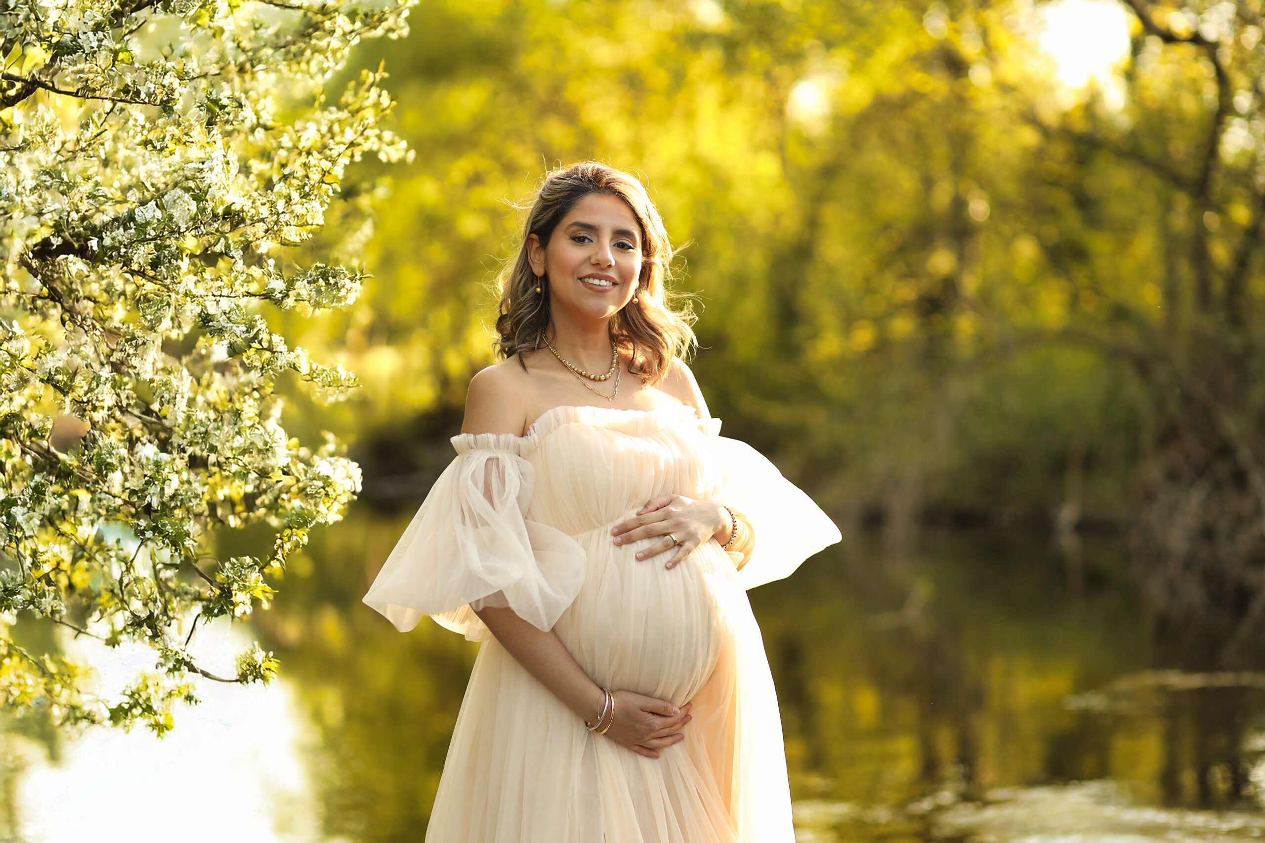 072A0304 copie seance photo d une femme enceinte au bord de la riviĂšre de l' ardeche