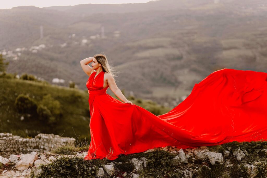 seance avec un photographe professionelle avec robe flying the dress drome ardeche