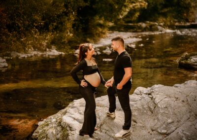 SEANCE GROSSESSE A LA RIVIERE EN ARDECHE