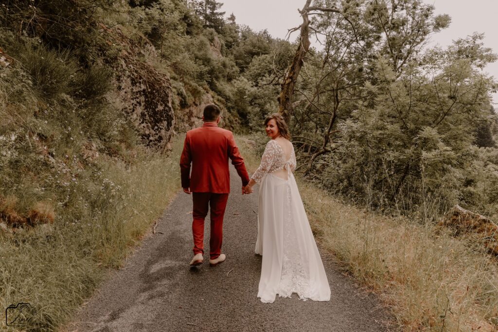 photo de couple lors de lors mariage en ardeche