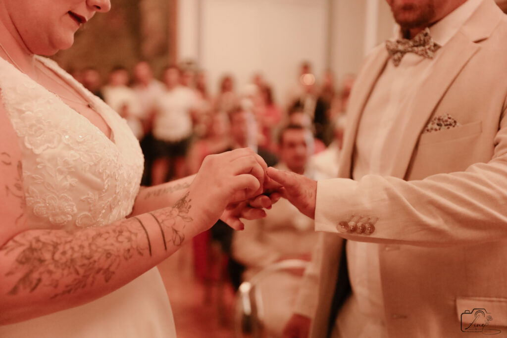 👉 Photographe de mariage en Ardèche et Drôme, j’ai capturé le mariage de Manon & Mathieu à Privas en août, avec une baby shower inoubliable.