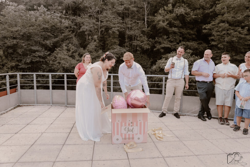 👉 Photographe de mariage en Ardèche et Drôme, j’ai capturé le mariage de Manon & Mathieu à Privas en août, avec une baby shower inoubliable.