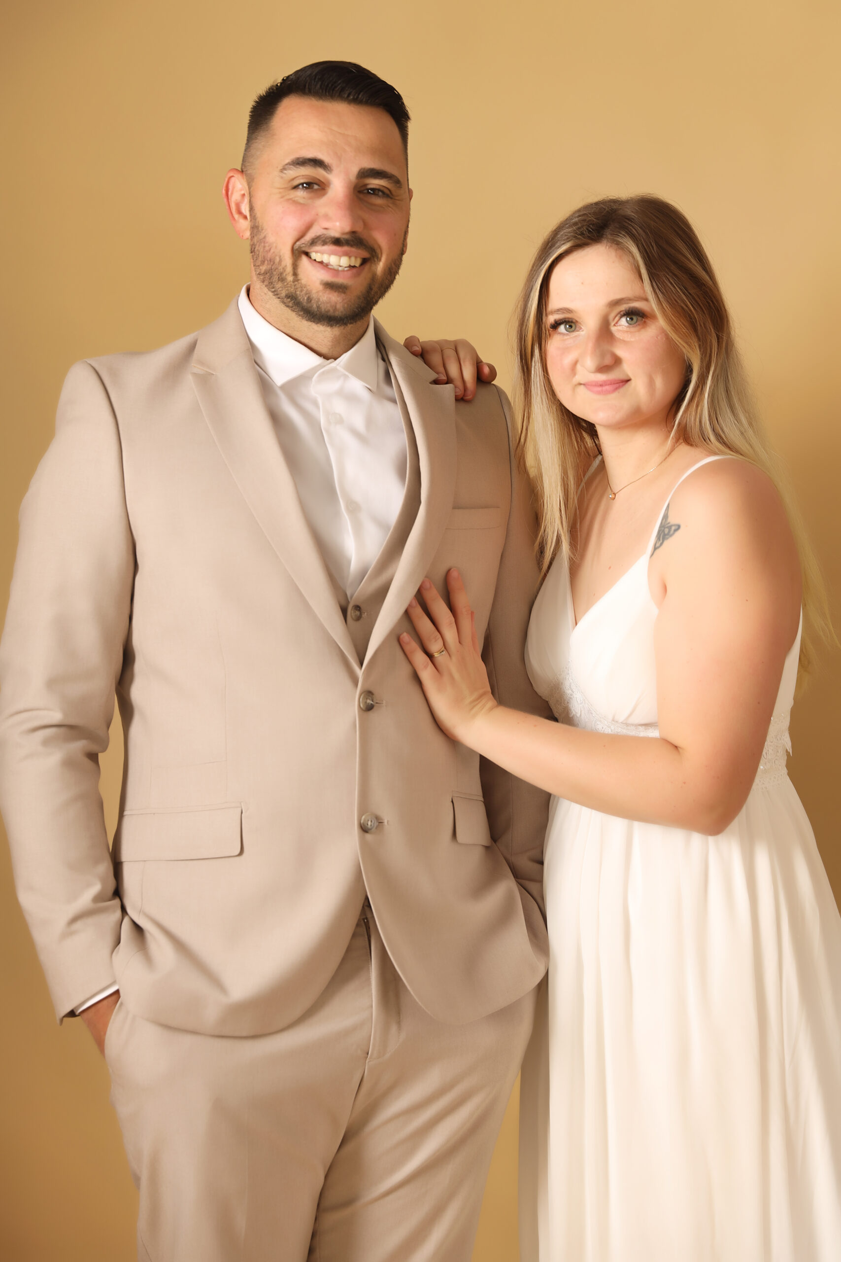 Revivre leur mariage surprise : la séance photo de Laura et son mari