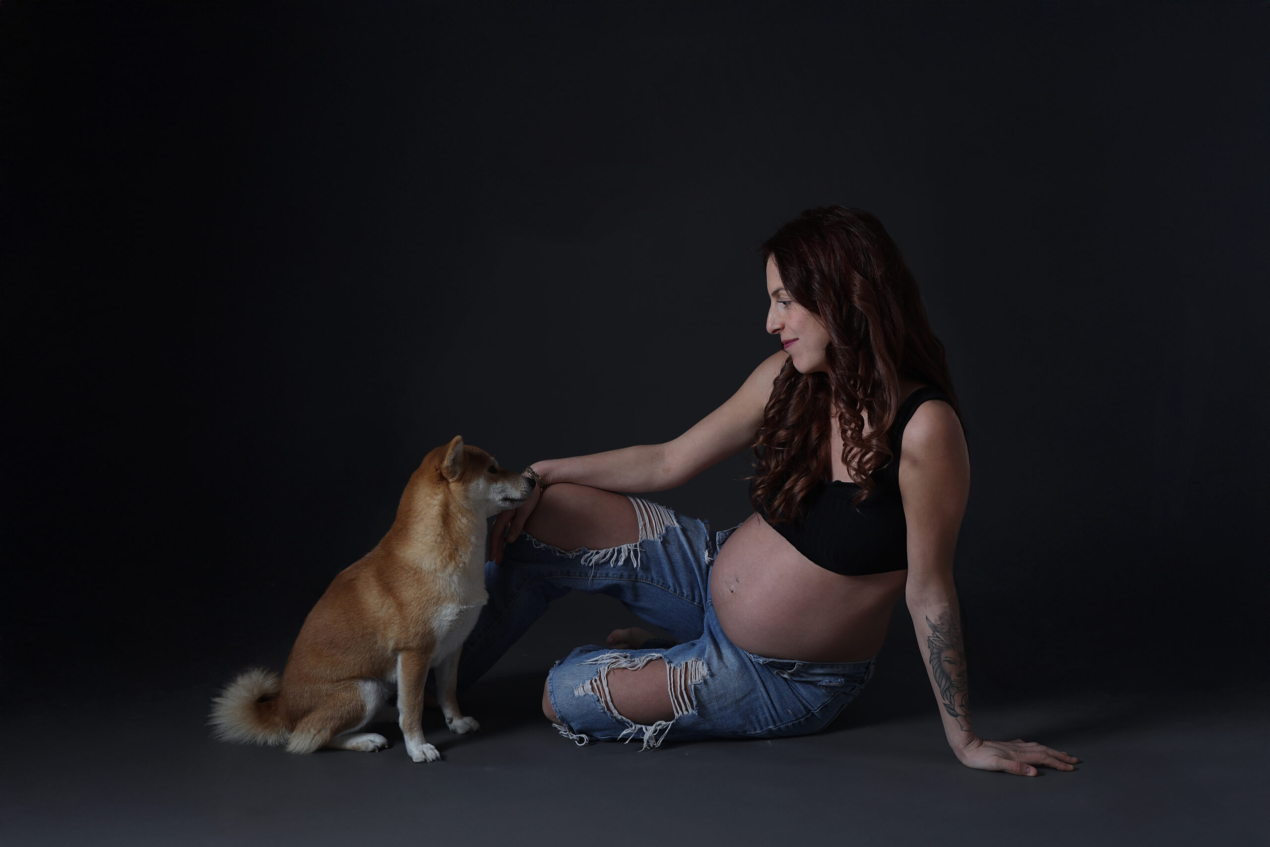 Séance grossesse avec son chien : une expérience unique et pleine d’émotions